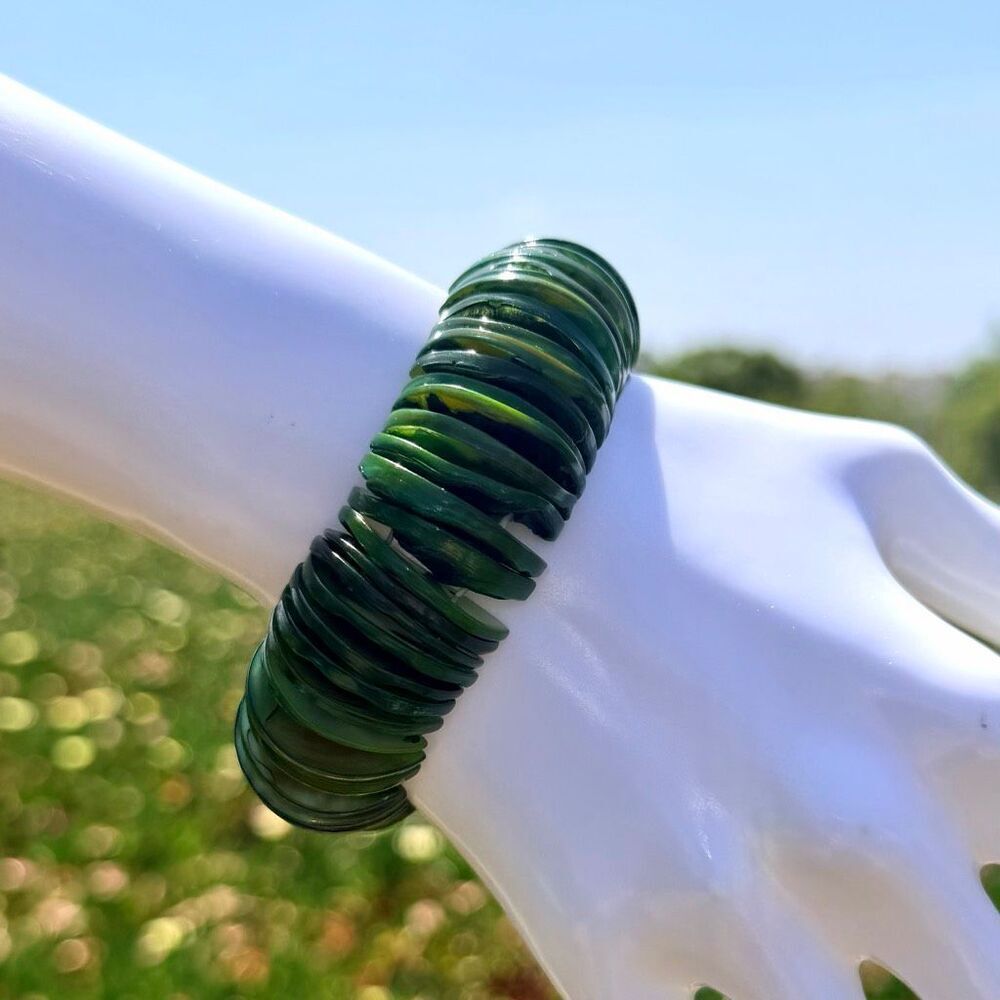 Green Dyed Shell Disc Stretch Bracelet